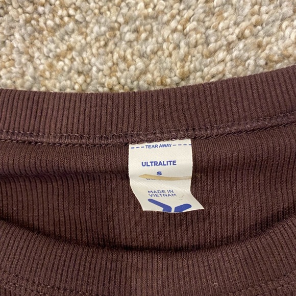 Women’s Purple Old Navy Ultralite Crop Top - Picture 5 of 6